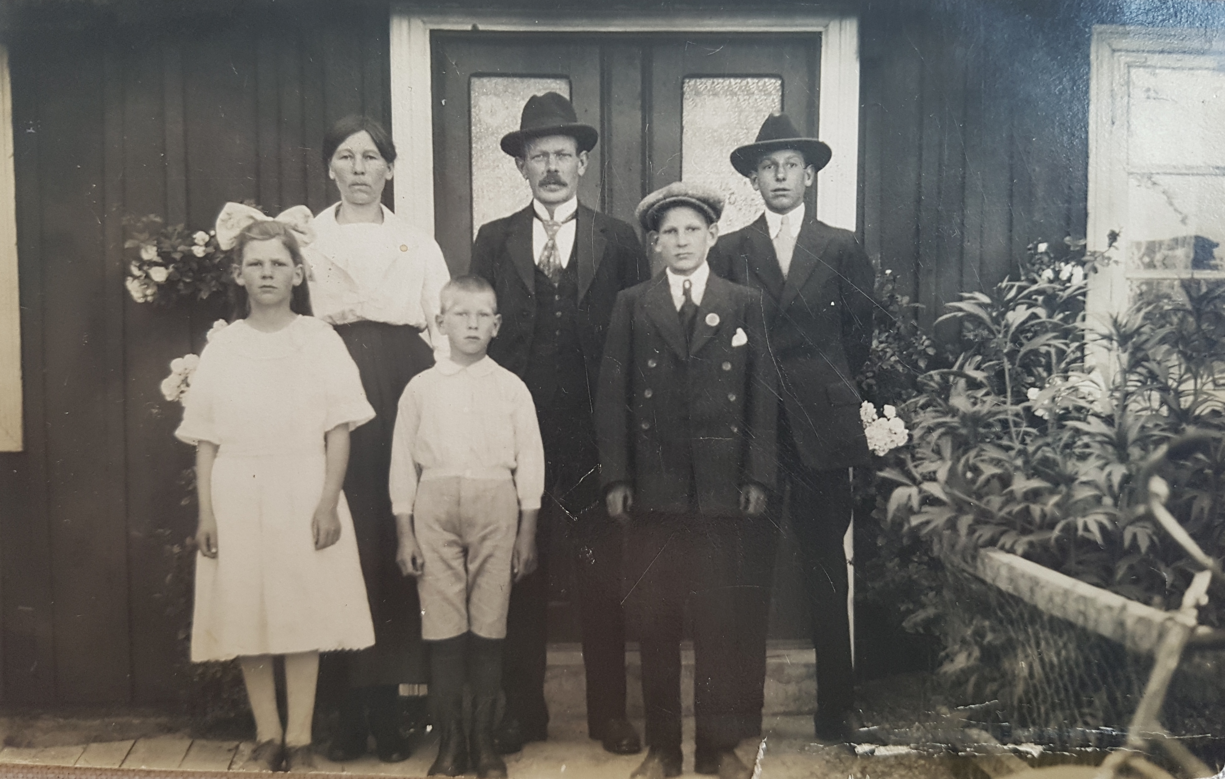 familjen_friberg_runt_1925.jpg